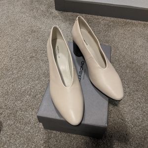 NWT: Vagabond Eve pump